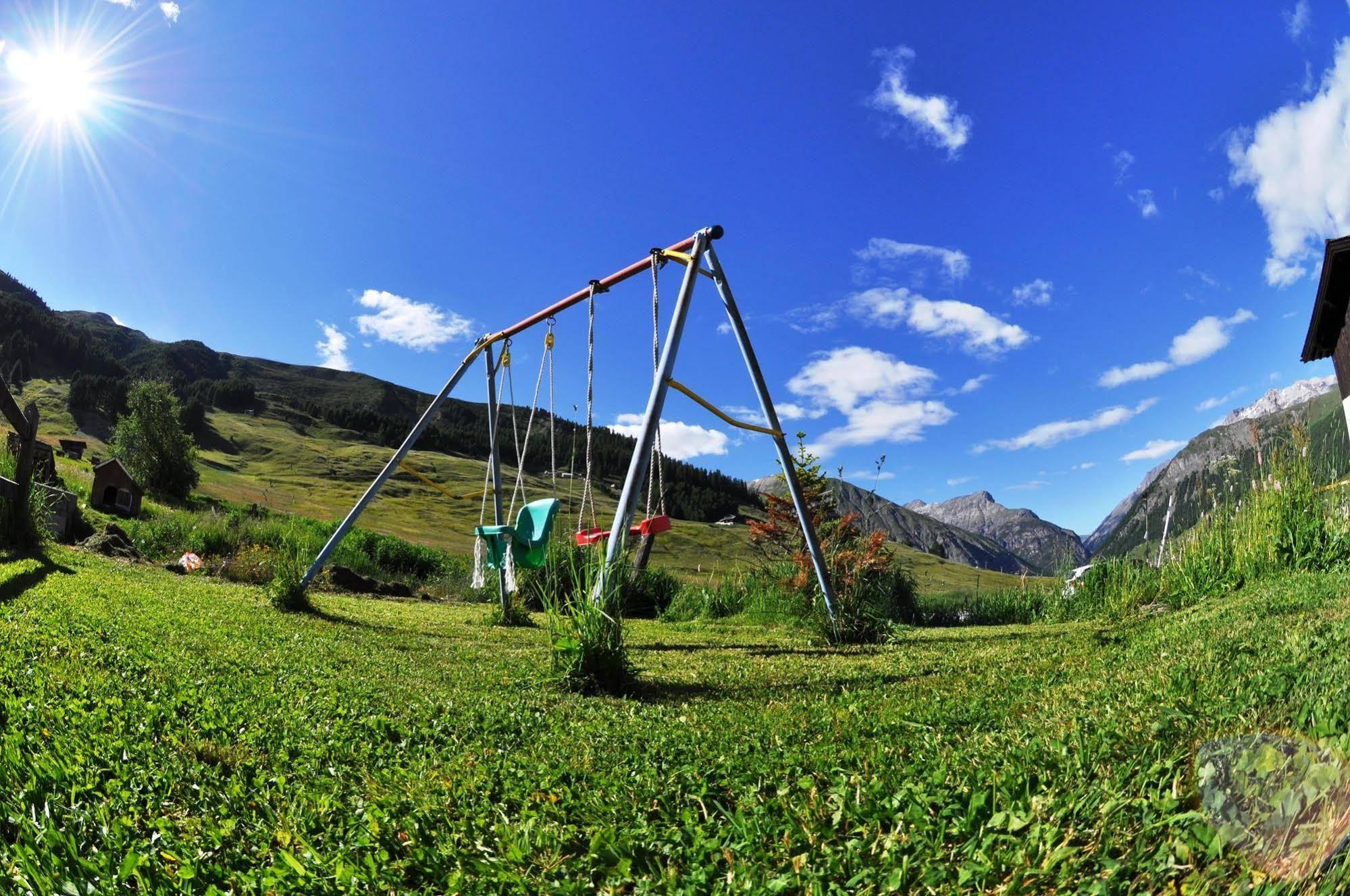 Alpen Royal By Livigno Accomodation Exterior photo